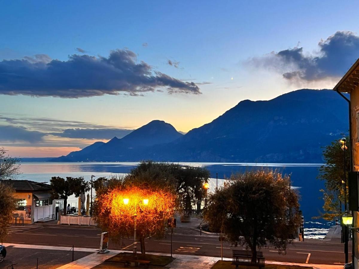 Absentia 1763 Garda Boutique Home - Lake Front Brenzone sul Garda Exterior photo