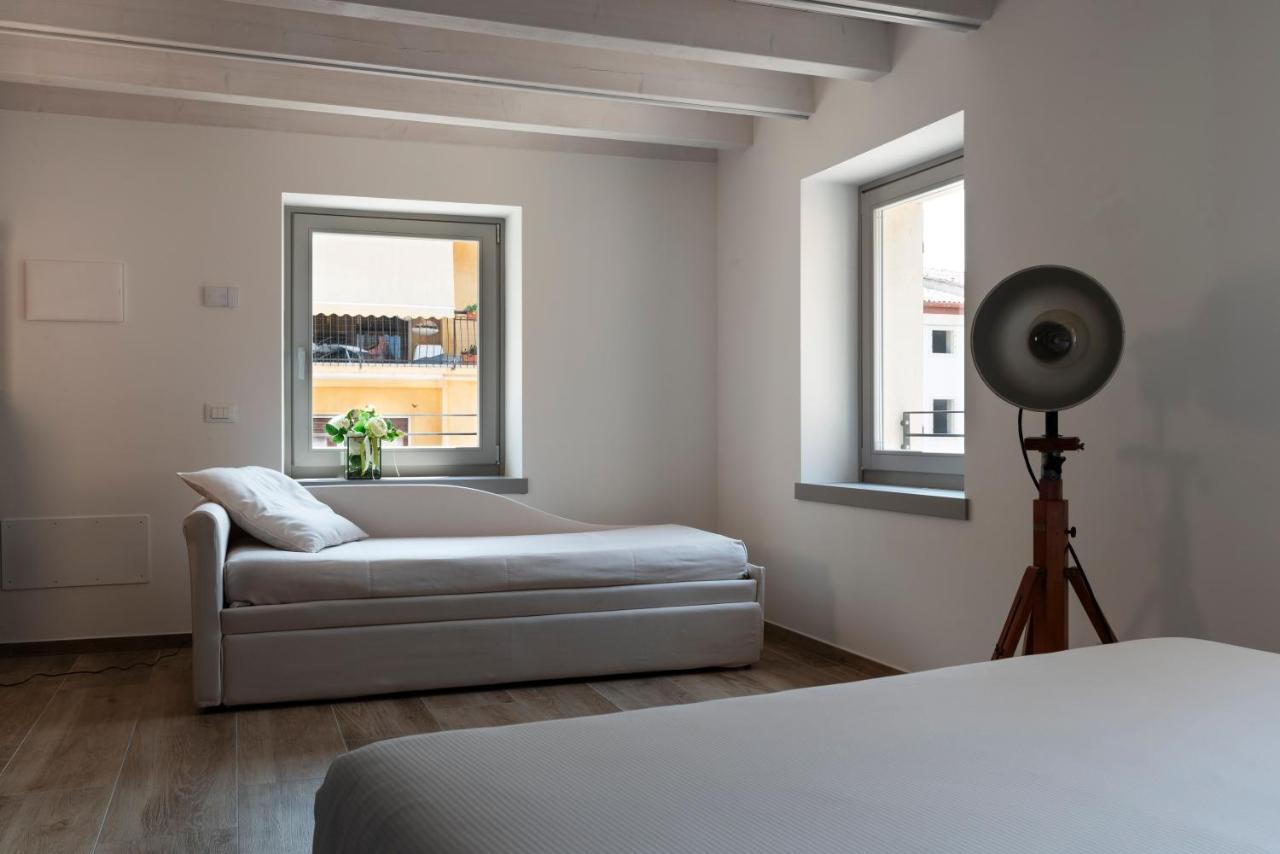 Absentia 1763 Garda Boutique Home - Lake Front Brenzone sul Garda Exterior photo