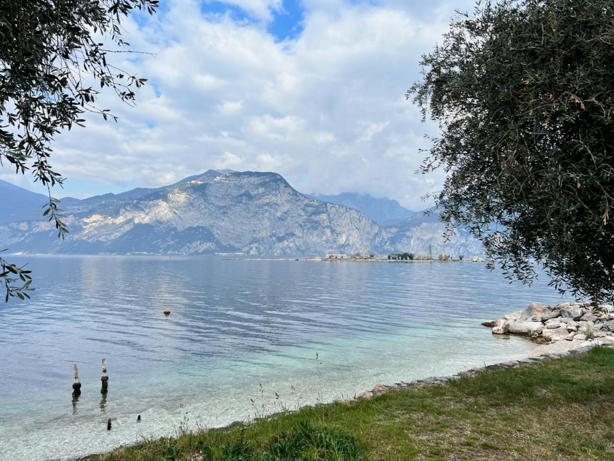 Absentia 1763 Garda Boutique Home - Lake Front Brenzone sul Garda Exterior photo