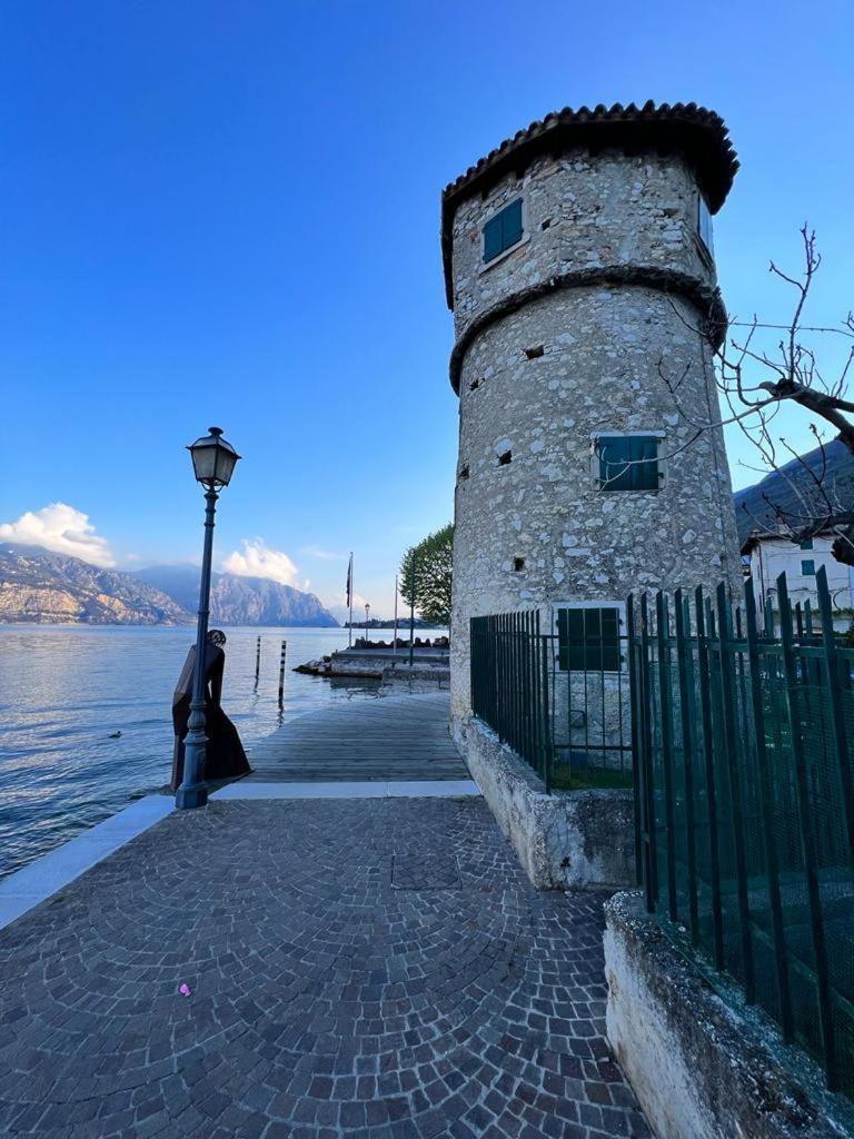 Absentia 1763 Garda Boutique Home - Lake Front Brenzone sul Garda Exterior photo